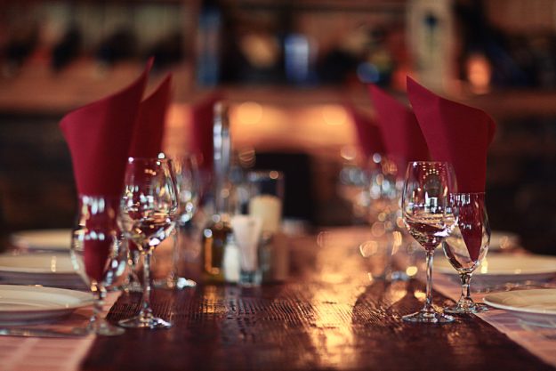 Geschenkgutschein Erlebnis-Dinner – festlich gedeckte Tafel