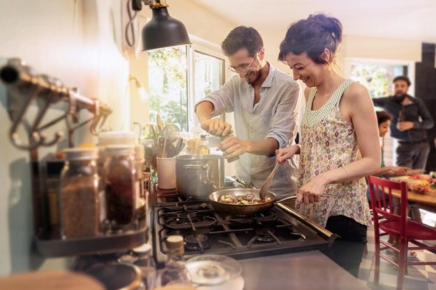 Kochkurs Stuttgart – Paar kocht
