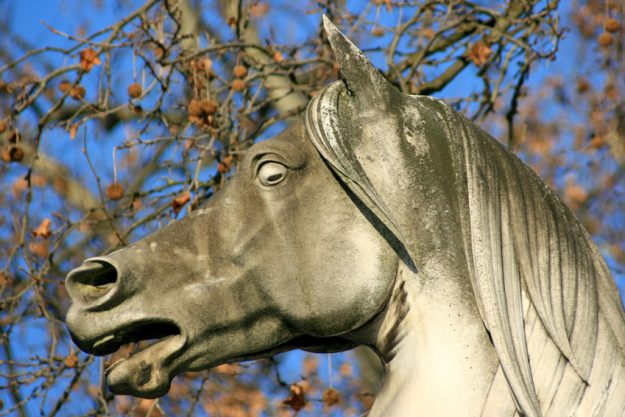 Betriebsausflug Stuttgart - Pferde Steinsatue im Park