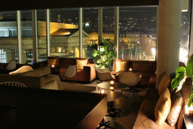 Firmenfeier Stuttgart mit Locationhopping & Kochevent - Ausblick bei Nacht