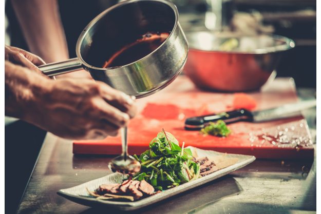 Saucen-Kochkurs Stuttgart – mit Sauce anrichten