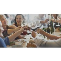 Firmenfeier mit Weinseminar in Ludwigsburg – Kollegen stoßen an