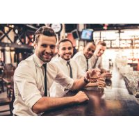 Junggesellenabschied – Männer in der Bar