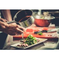 Saucen-Kochkurs Stuttgart – mit Sauce anrichten