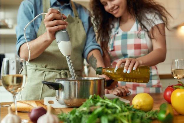 Saucen-Kochkurs Berlin – Sauce mit Weißwein ablöschen