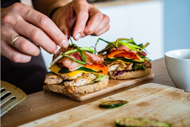 Burger-Kochkurs online – Burger belegen