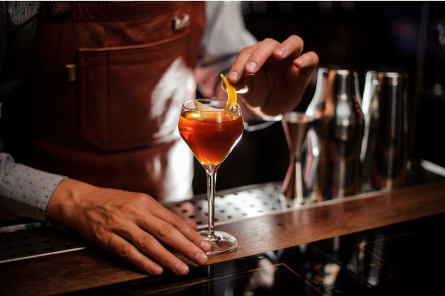 Cocktailkurs Berlin – Barkeeper mit Drins
