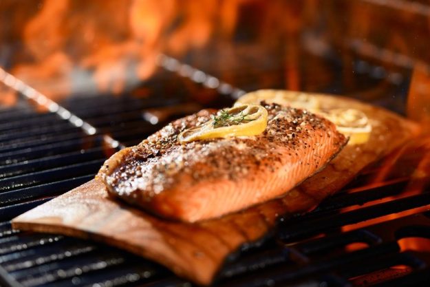 Grillkurs Berlin – Lachs auf Zedernholz