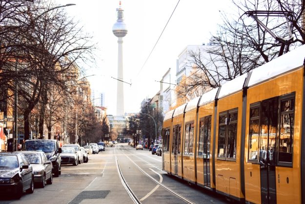 Kulinarische Stadtführung Berlin – Blick auf den Fernsehturm am Alexanderplatz