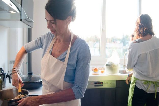 weihnachtlicher Kochkurs Berlin - Frau kocht
