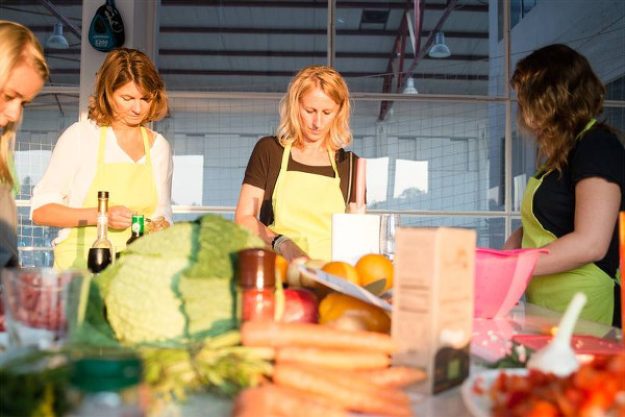 weihnachtlicher Kochkurs Berlin - Frauen kochen zusammen