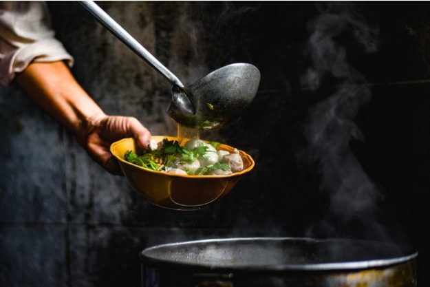 Vietnamesischer Kochkurs Berlin: traditionelle Pho kochen