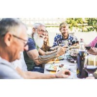 Afrikanischer Grillkurs Berlin: Familie isst gemeinsam