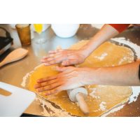 israelischer Kochkurs Berlin – Teig ausrollen