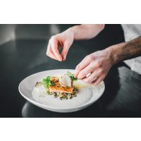 Betriebsausflug Berlin - Gericht wird dekoriert