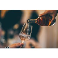 Teambuilding Berlin - Verschiedene Weine kosten