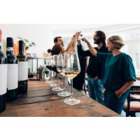 Weinprobe Berlin – mit Wein anstoßen