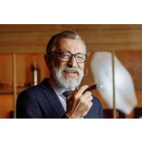 Zigarren-Tasting Berlin – Mann mit Zigarre