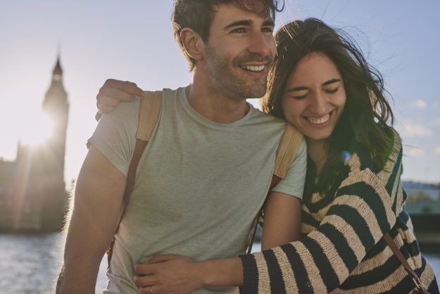 Kulinarische Stadtführung Hannover – Paar läuft durch Hannover