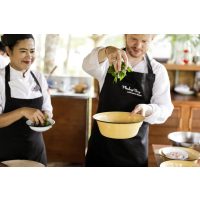 Online Kochkurs Bali Julian beim Kochen