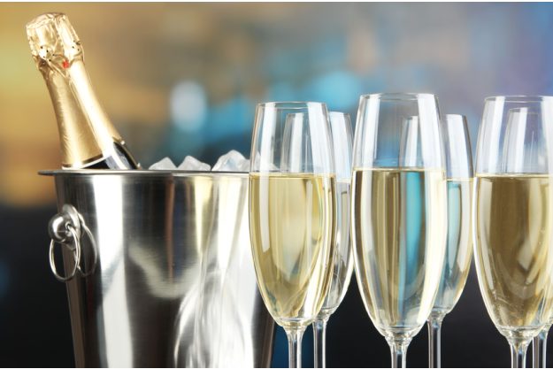 Betriebsausflug Regensburg mit Weinprobe - prickelnder Aperitif