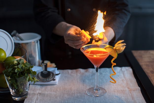 Cocktailkurs Regensburg - Aromatisierung von Cocktails mit Rauch