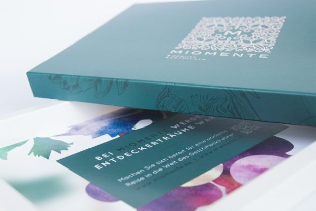 Kochkurs-Gutschein – Geschenkbox veredelt mit einer schimmernden Heißprägefolie