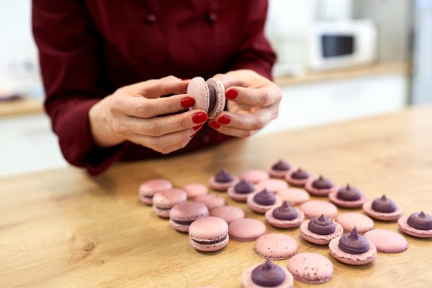 Backkurs at Home Macarons zusammensetzen