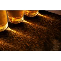 Bier-Tasting Landshut – Licht fällt durch Biergläser