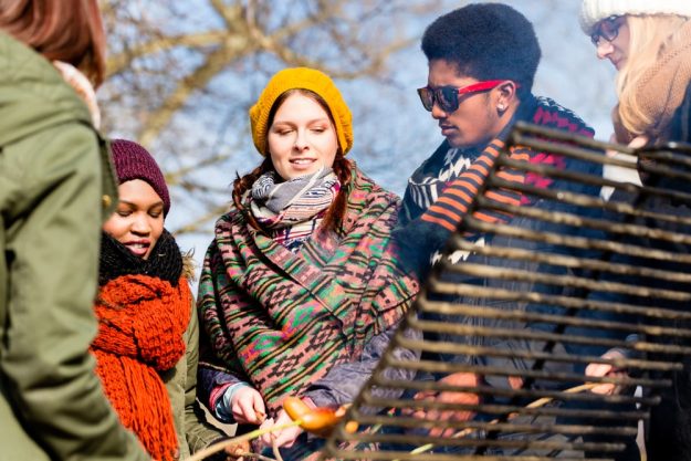 Grillkurs Dresden – Freunde beim Wintergrillen