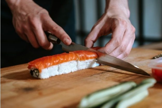Online Kochkurs Sushi Sushi richtig schneiden