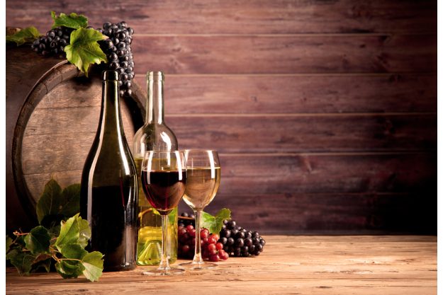 Weinprobe in Radebeul – Weingläser mit Weinflaschen