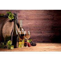 Weinprobe in Radebeul – Weingläser mit Weinflaschen