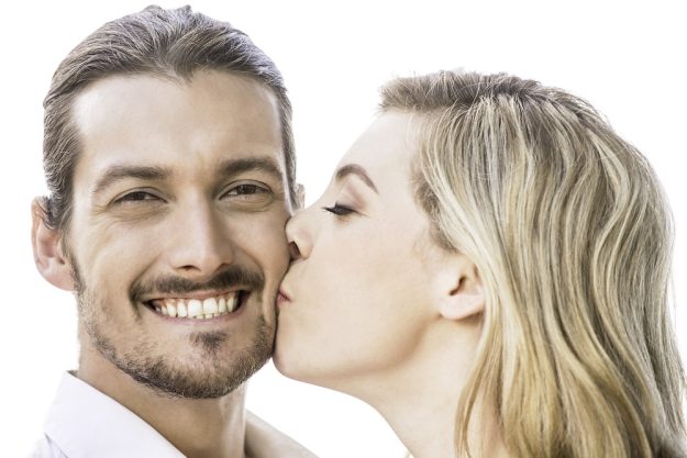 Candlelight Dinner Leipzig – sie küsst ihn 