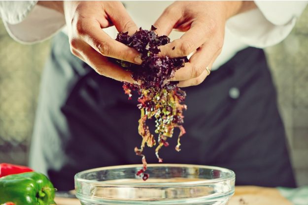 Israel Kochkurs Wuppertal – Salat geraspelt