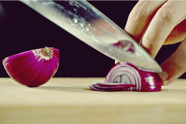Israel Kochkurs Wuppertal –  Zwiebel schneiden 