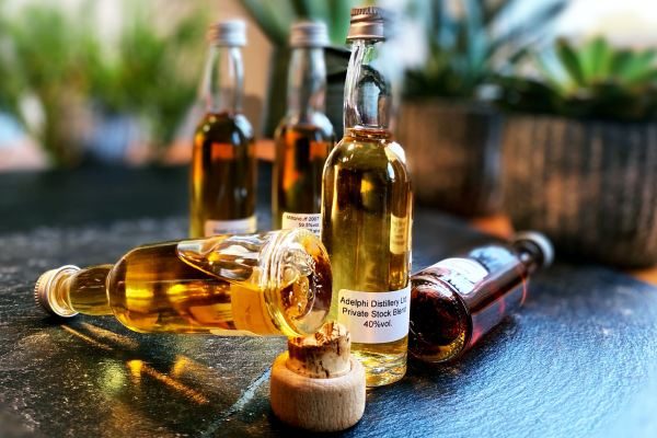 Whisky- und Schokoladentasting@Home Whisky & Schokoladen-Tasting@Home für 2