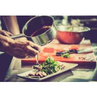 Kochkurs Wuppertal - Fleisch mit Soße anrichten