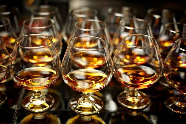 Whisky-Tasting München – Whisky einschenken