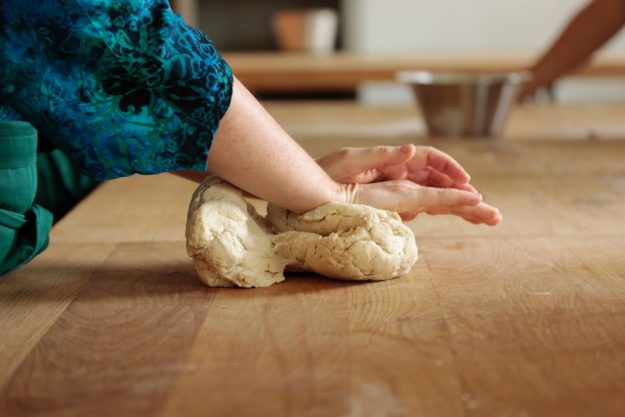 Brot-Backkurs in Gomaringen - Reutlingen - Teig kneten