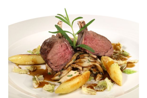 Firmenfeier München - saftiger Braten mit Schupfnudeln