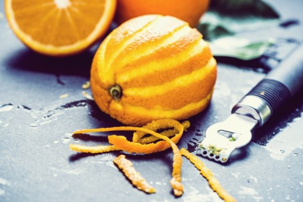 Gin-Tasting-Gutschein – Dekorieren und aromatisieren mit Orangenzeste
