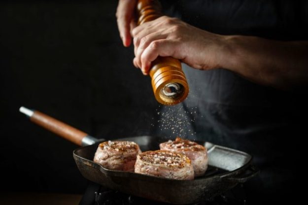 Grillkurs München – Steak pfeffern