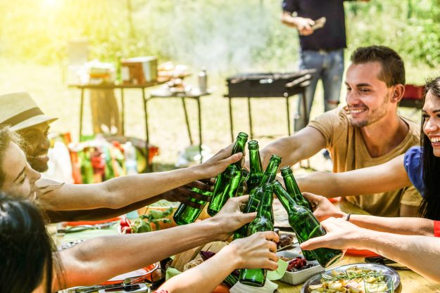 JGA mit Grillkurs – anstoßen beim Grillen