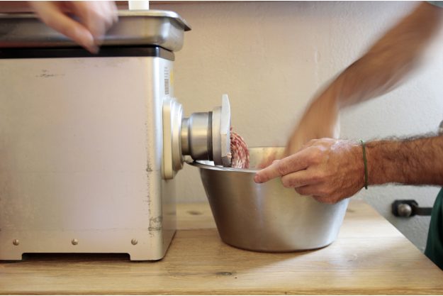 Wurst-Kochkurs bei Herrmannsdorfer in Glonn – Weißwurst Brezn