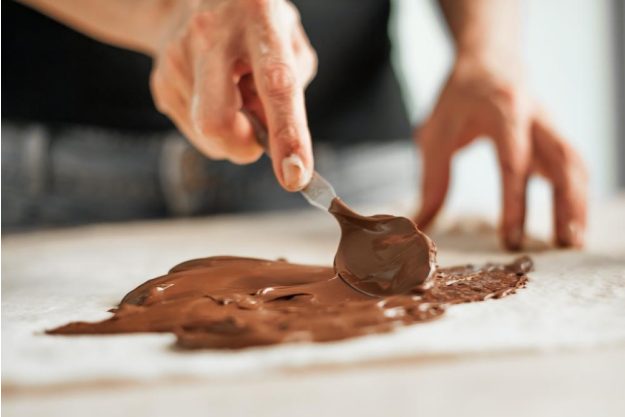 Pralinenkurs München – Schokolade verstreichen