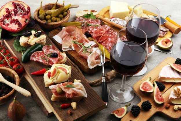 Weinprobe München: passend ausgewählte Antipasti