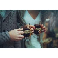 Glühweinprobe München – Glühwein aus eleganten Gläsern