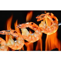 Seafood-Grillkurs München – Garnelenspieß über dem Feuer