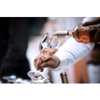 Jazzkonzert München – Roséwein einschenken